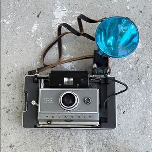 Polaroid automatic 240 land camera